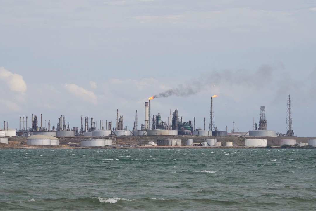 Trump's Venezuela Oil Bet Faces Big Hurdles