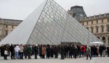 New Louvre Chief Is a Familiar Face