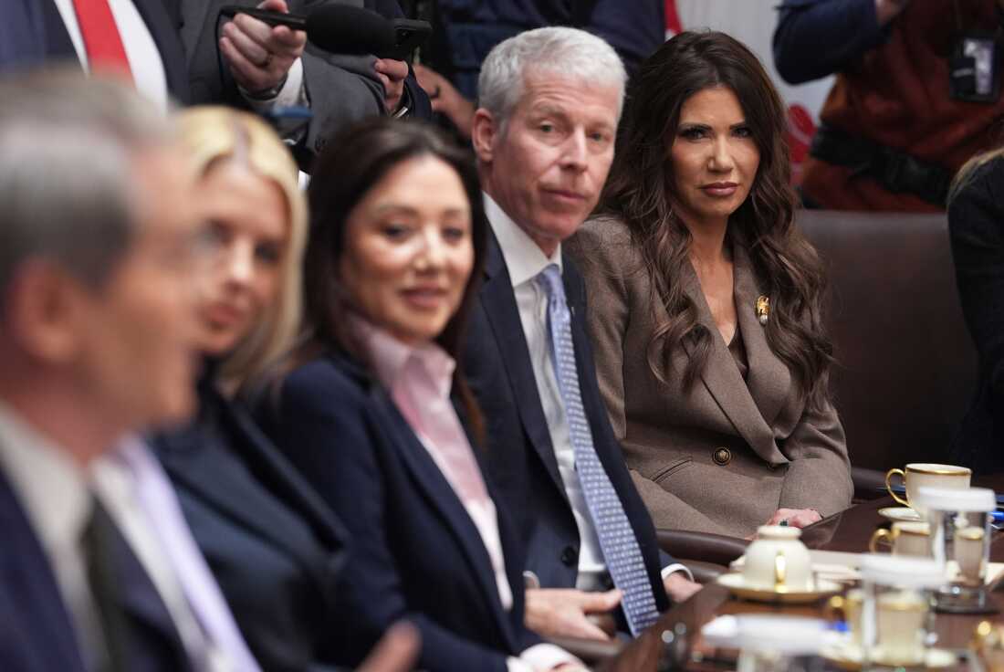 From left, Treasury Secretary Scott Bessent speaks as Attorney General Pam Bondi, Labor Secretary Lori Chavez-DeRemer, Energy Secretary Chris Wright, and Homeland Security Secretary Kristi Noem listen during a cabinet meeting at the White House, Thursday, Jan. 29, 2026, in Washington.