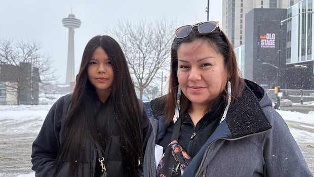 Kashechewan teen evacuated to Niagara Falls, Ont., says she misses 'being on the land'