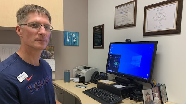 This Toronto doctor has over 2,000 patients, but still no permanent residency