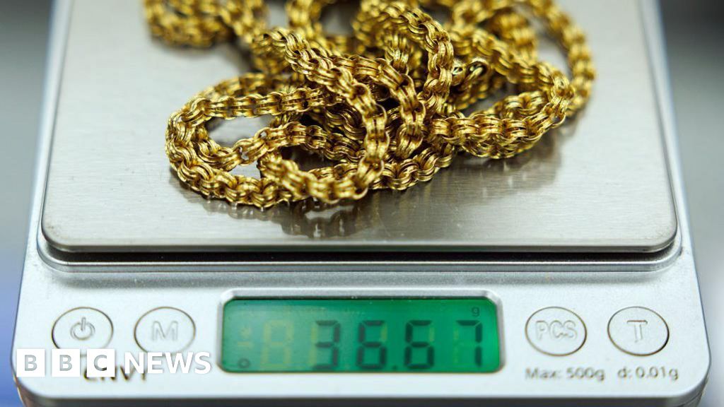 Warning for sellers amid rollercoaster gold and silver prices - BBC