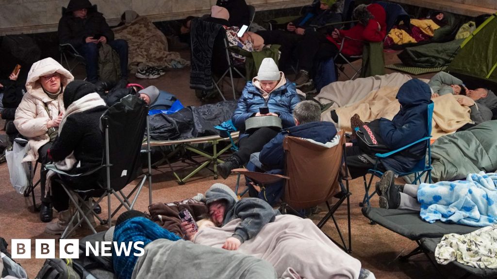 Russia ends 'week-long pause' with major attack on Ukraine energy sites - BBC