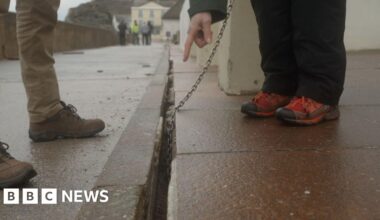 'Really worrying' seafront crack opens up after storm - BBC