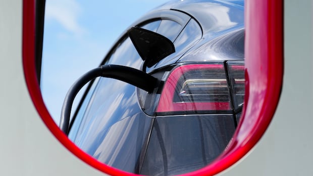 Ottawa considers reviving EV incentives as it finalizes its auto strategy: sources