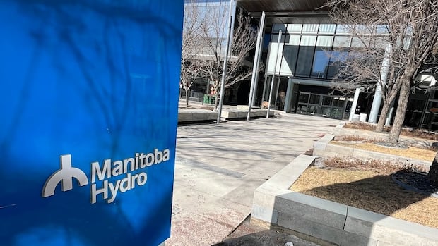 Manitoba Hydro HQ 'under lockdown' after assault in downtown Winnipeg building