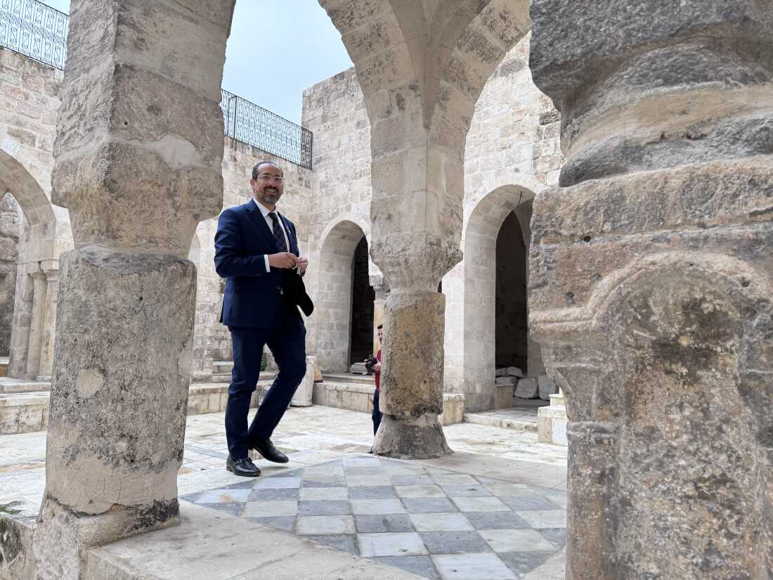 Syrian American cantor Henry Hamra at the Central Synagogue of Aleppo