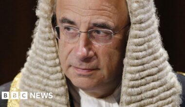 Court system at 'brink of collapse', former senior judge warns - BBC