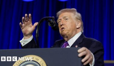 Donald Trump signals US support for Chagos handover deal - BBC