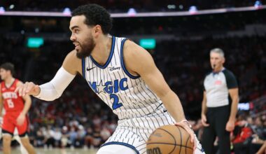 Sources: Mavericks acquire Tyus Jones in trade with Hornets