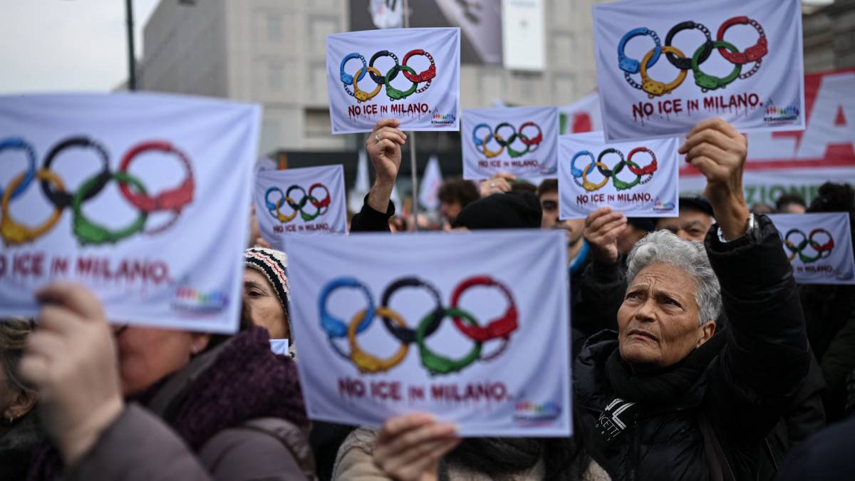 Click to play video: 'Team USA Olympians, protesters speak out against ICE presence in Milan'