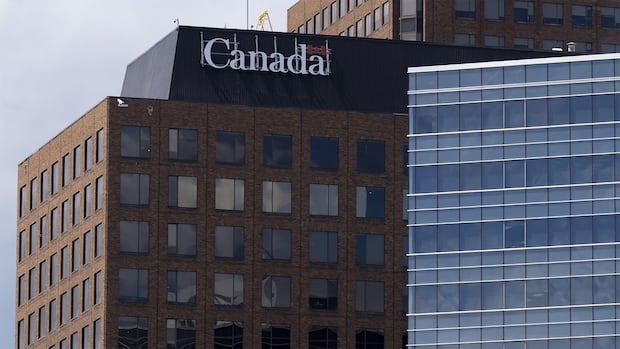 No desks, no strategy: Experts say government's latest return-to-office order ignores reality