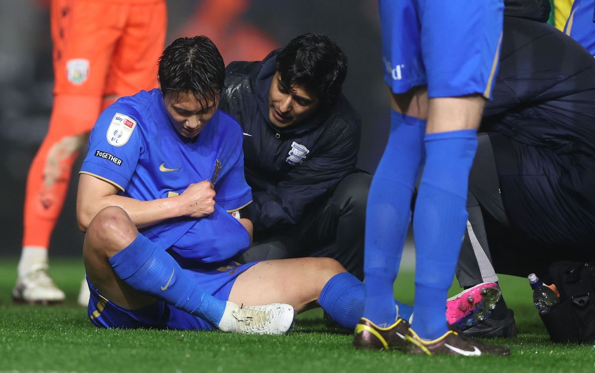 Paik Seung-Ho of Birmingham City suffers an early injury