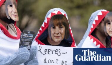 NUS urges ‘loan shark’ Reeves to reverse changes to student debt repayment | Student finance