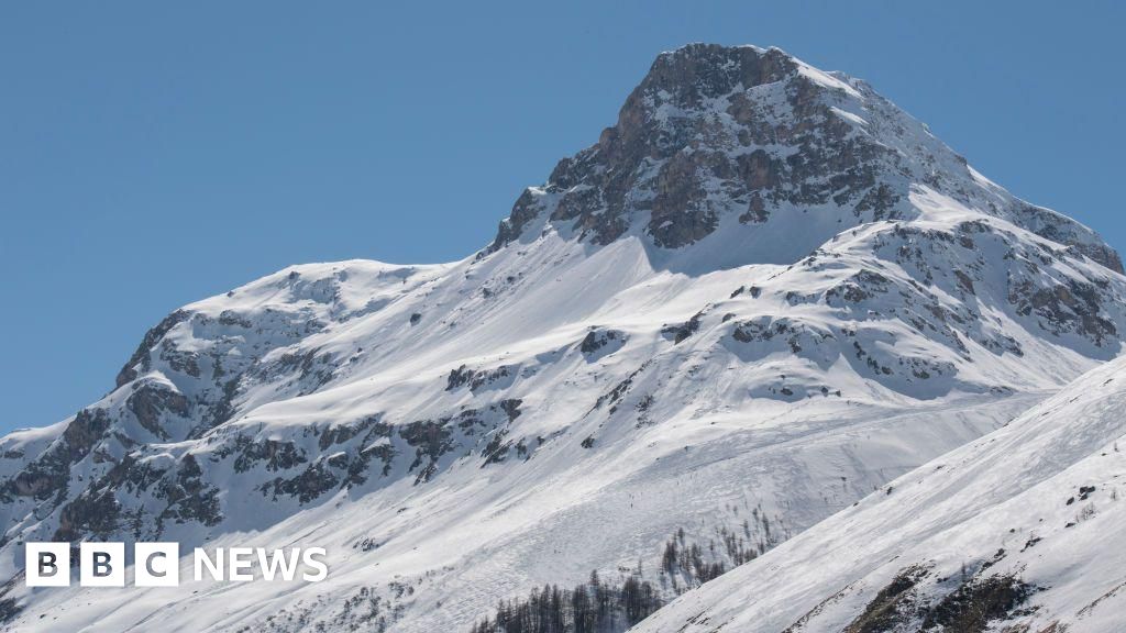 Two Britons among three dead in French Alps avalanche - BBC