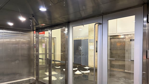 Winnipeg police headquarters closed Saturday night due to flooding in office tower