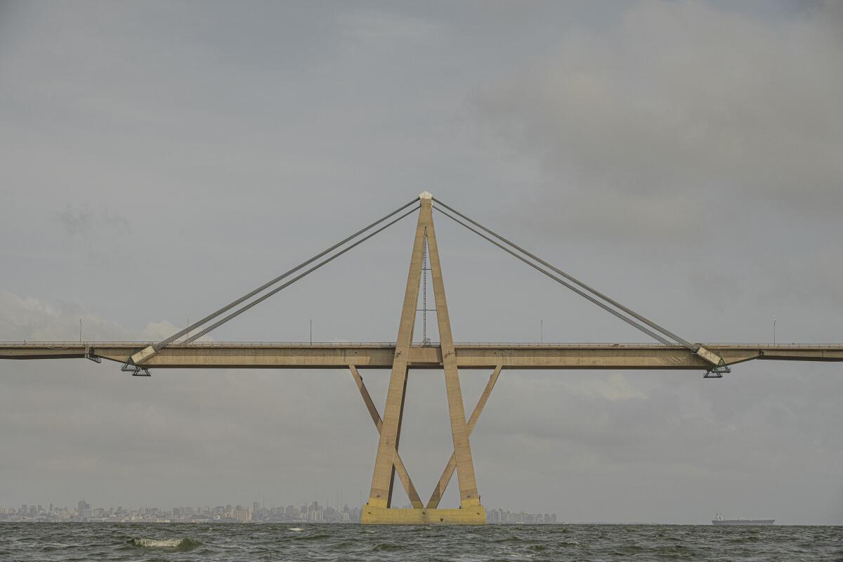 A module of the Rafael Urdaneta Bridge