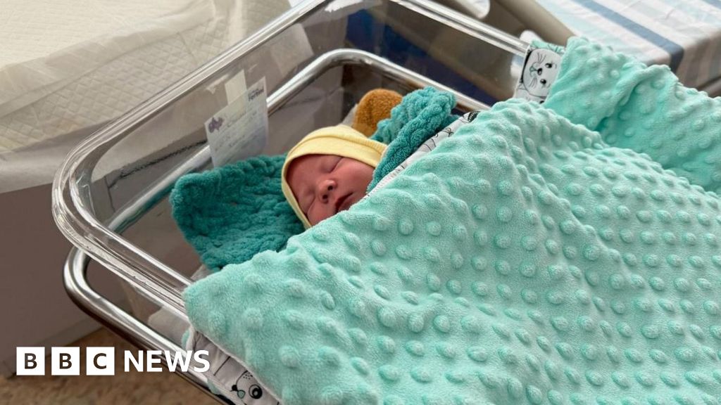 Facing a demographic catastrophe, Ukraine is paying for troops to freeze their sperm - BBC