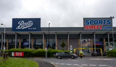 1 dead, 3 stabbed, 7 arrested after Valentine’s at Valley Park