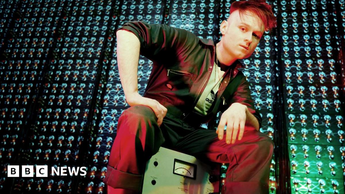 Eurovision 2026: Electronic artist and YouTuber Look Mum No Computer to represent UK in Vienna