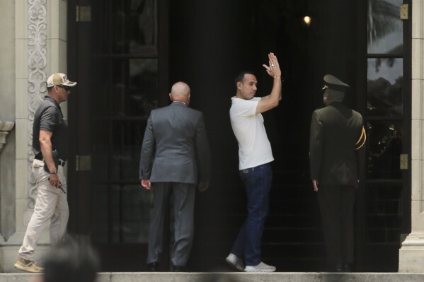 Peru's President Jose Jeri applauds after attending the changing of the guard at the government palace in Lima, Peru, Tuesday, Feb. 17, 2026. (AP Photo/Gerardo Marin)