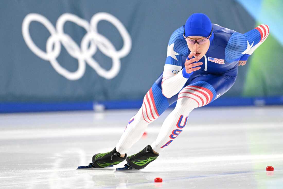 Jordan Stolz took silver in the men's 1500 meters speedskating race at the 2026 Winter Olympics, in Milan, Italy, Thursday.