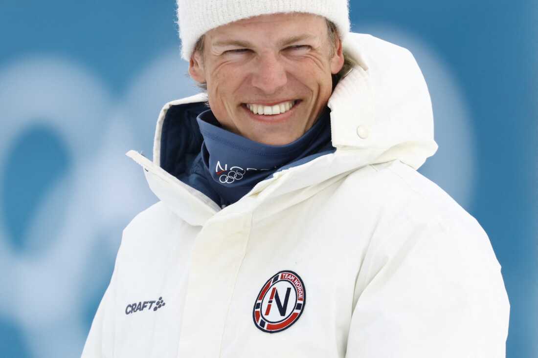 Gold medallist Norway's Johannes Hoesflot Klaebo smiles as he celebrates during a podium ceremony for the men's cross country 50km mass start final event of the Milano Cortina 2026 Winter Olympic Games at Tesero Cross-Country Skiing Stadium in Lago di Tesero (Val di Fiemme) on February 21, 2026.