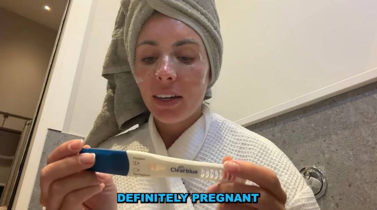 Bonni Blue taking her pregnancy test