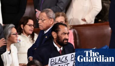 Democrats refuse to stand for Trump as Al Green ejected over ‘apes’ protest sign | Democrats