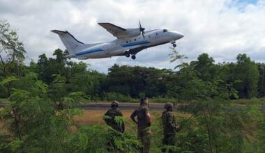 Philippines identifies US military plane that hit road barrier, injuring 5 crew members