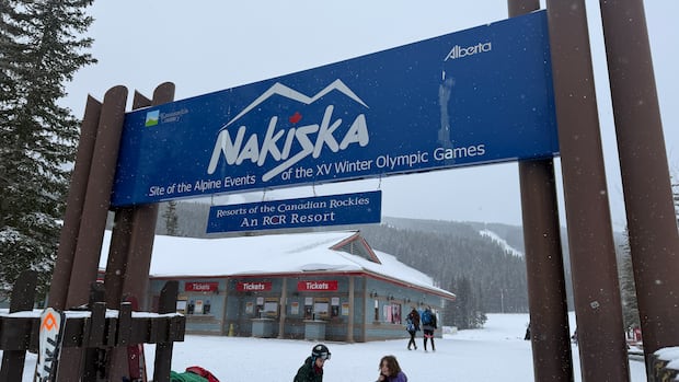 2 skiers caught in avalanche in Nakiska area, 1 unresponsive: RCMP
