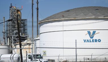 US attacks Iran: Will gas prices go up?