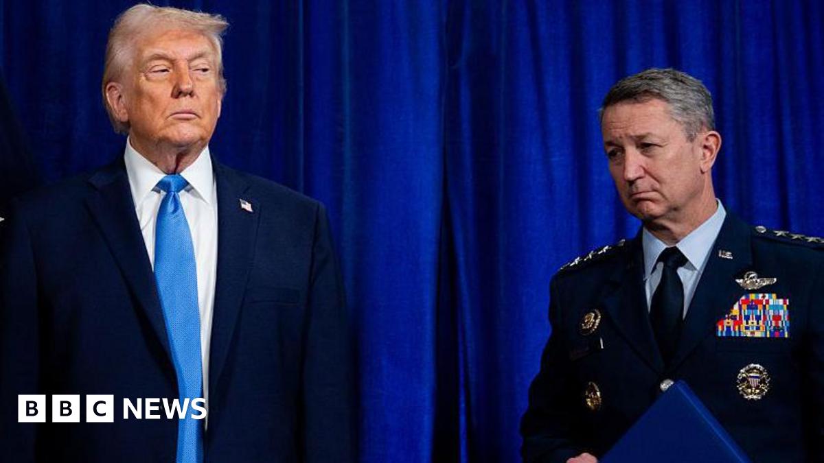 US President Donald Trump and General Dan Caine in January following the operation to capture Nicolas Maduro.
