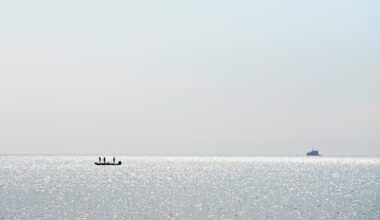 People boat across Lake Michigan in Chicago, USA