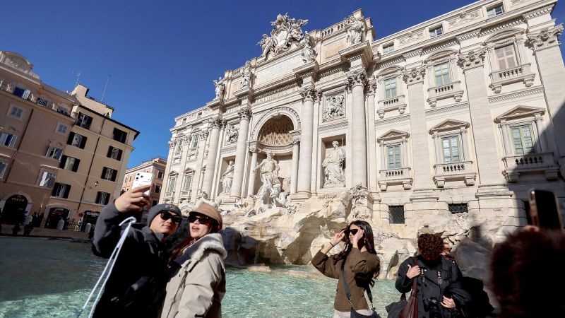 Now there’s a $2 charge to toss coins in the Trevi Fountain — and tourists are still ignoring the rules