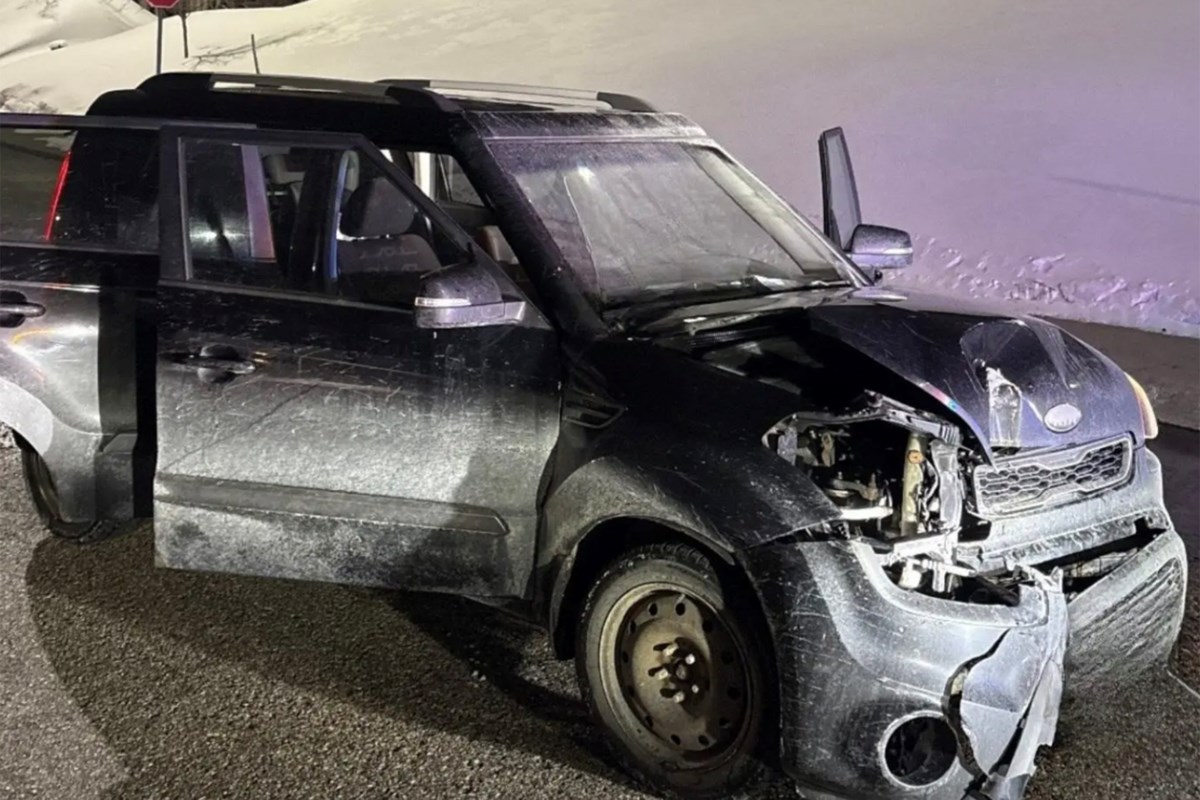 Barrie mom blows 3 times over after crash with child in vehicle: police