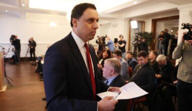 Anas Sarwar faces intense backlash after calling for Keir Starmer to quit