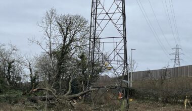 M4 pylon emergency: Residents evacuated along motorway route