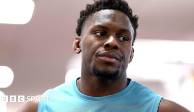 Maro Itoje and England team-mates