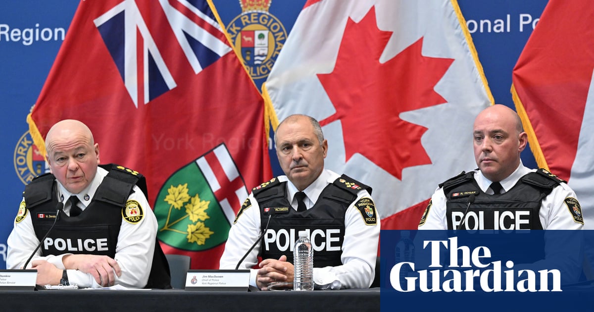 Eight current and former Toronto police arrested in organized crime inquiry | Canada