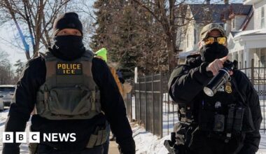 DHS heads towards shutdown after funding bill fails in Senate - BBC