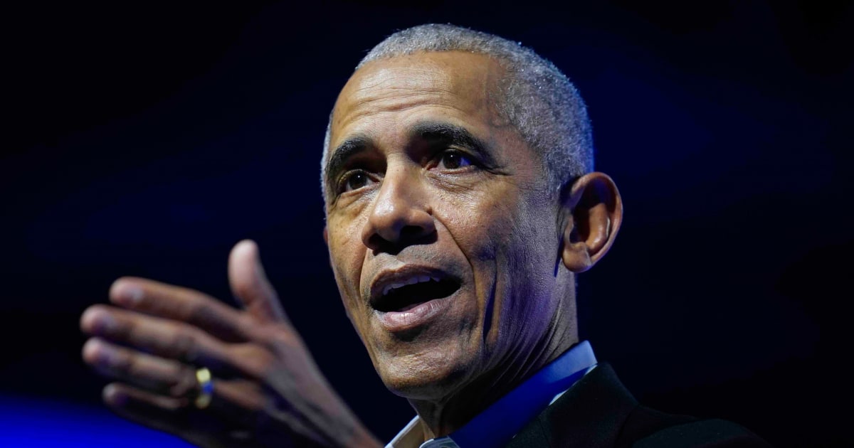 Obama derides social media 'clown show' in first comments since Trump's racist video post