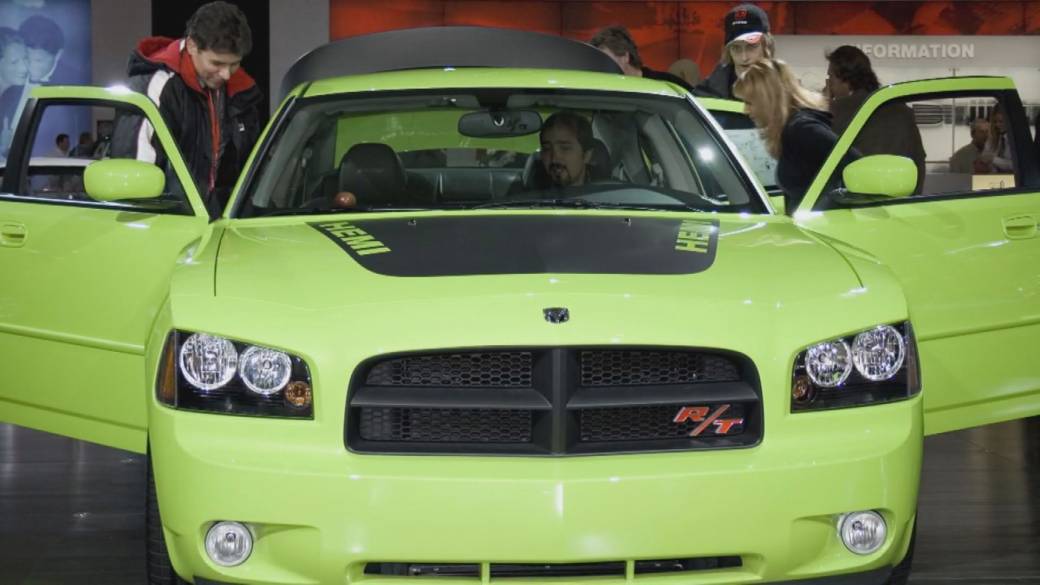 Click to play video: 'Carney scraps EV sales mandate, reinstates buyer incentives'