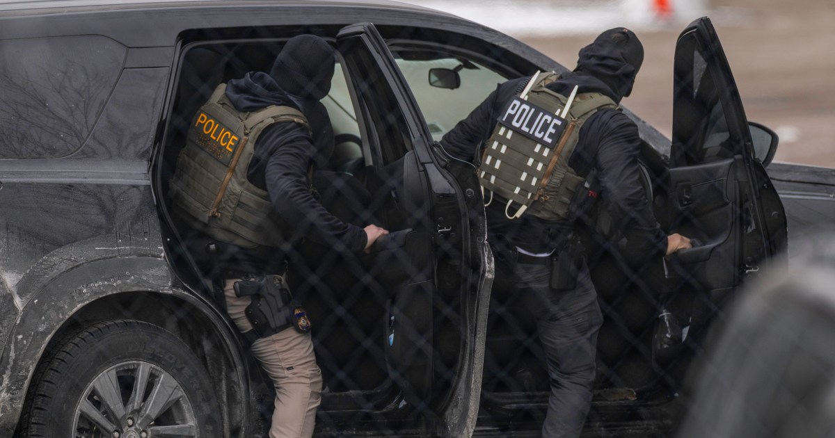 2 federal agents placed on leave after appearing to make 'untruthful' statements about violent encounter in Minneapolis