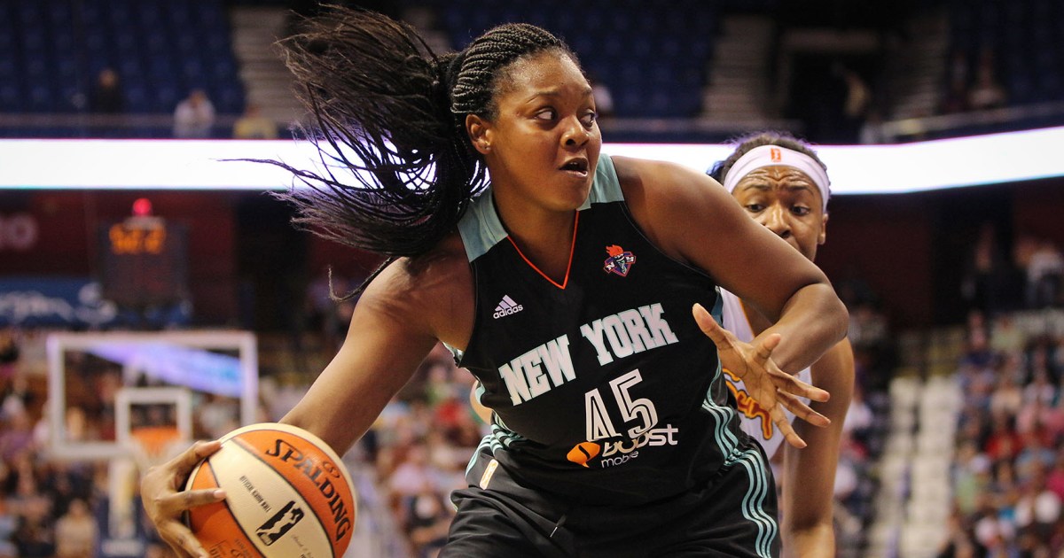 Two-time WNBA champion Kara Braxton, 43, dies in solo car crash near Atlanta