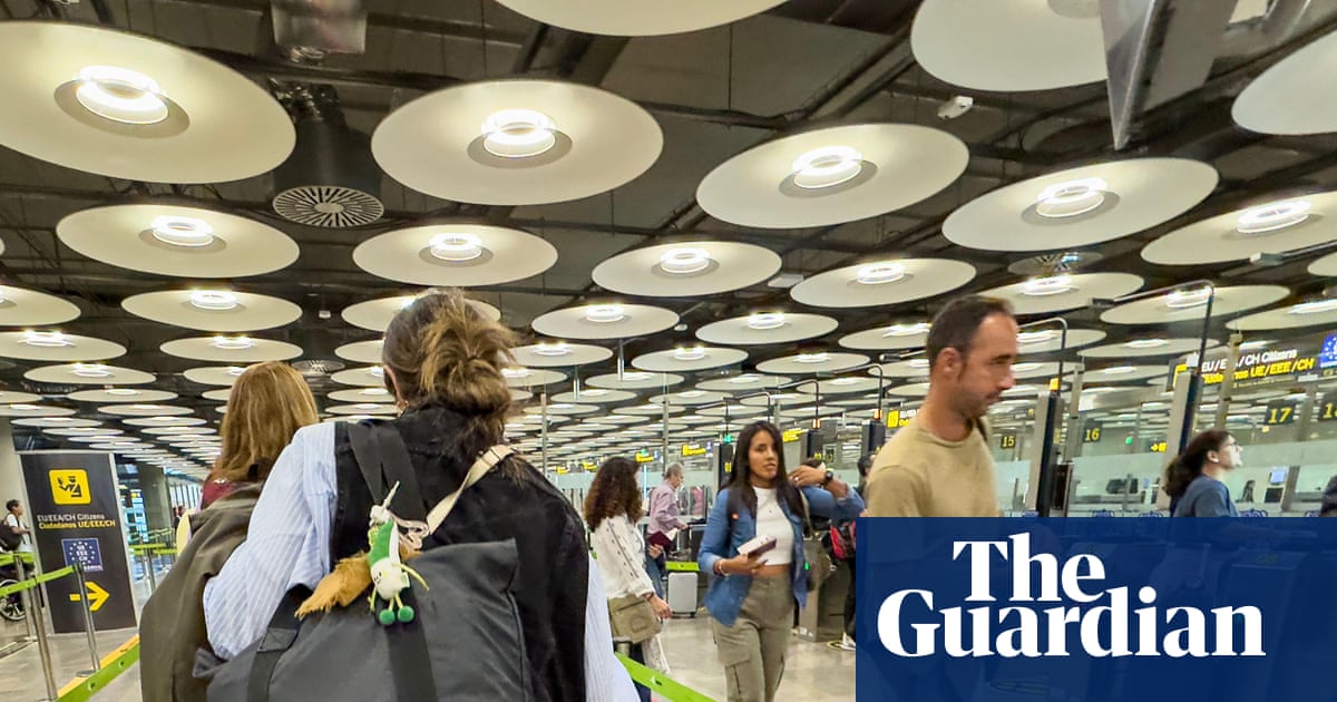 Summer travel disruption fears over new biometric checks at European borders | Air transport