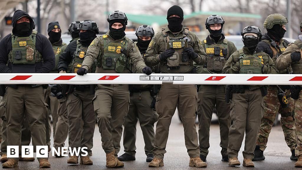 Federal officers in Minneapolis to get body cameras 'effective immediately' - BBC