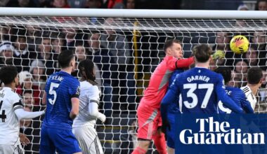 Everton win battle of own goals with Fulham thanks to Leno’s late blunder | Premier League