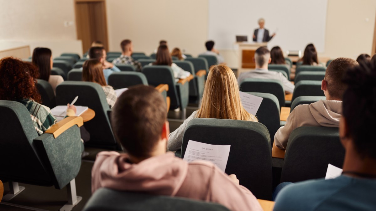 Ministers looking at ways to make student loans fairer