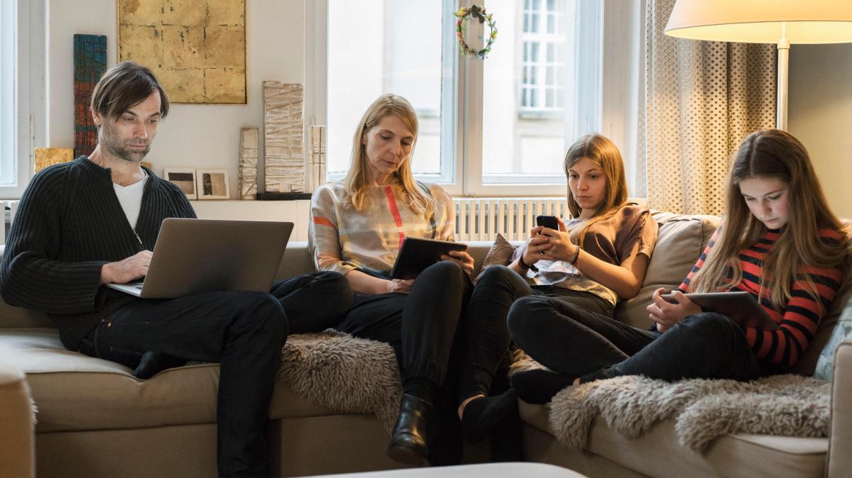 Young less likely to work if they live with parents, says jobs tsar